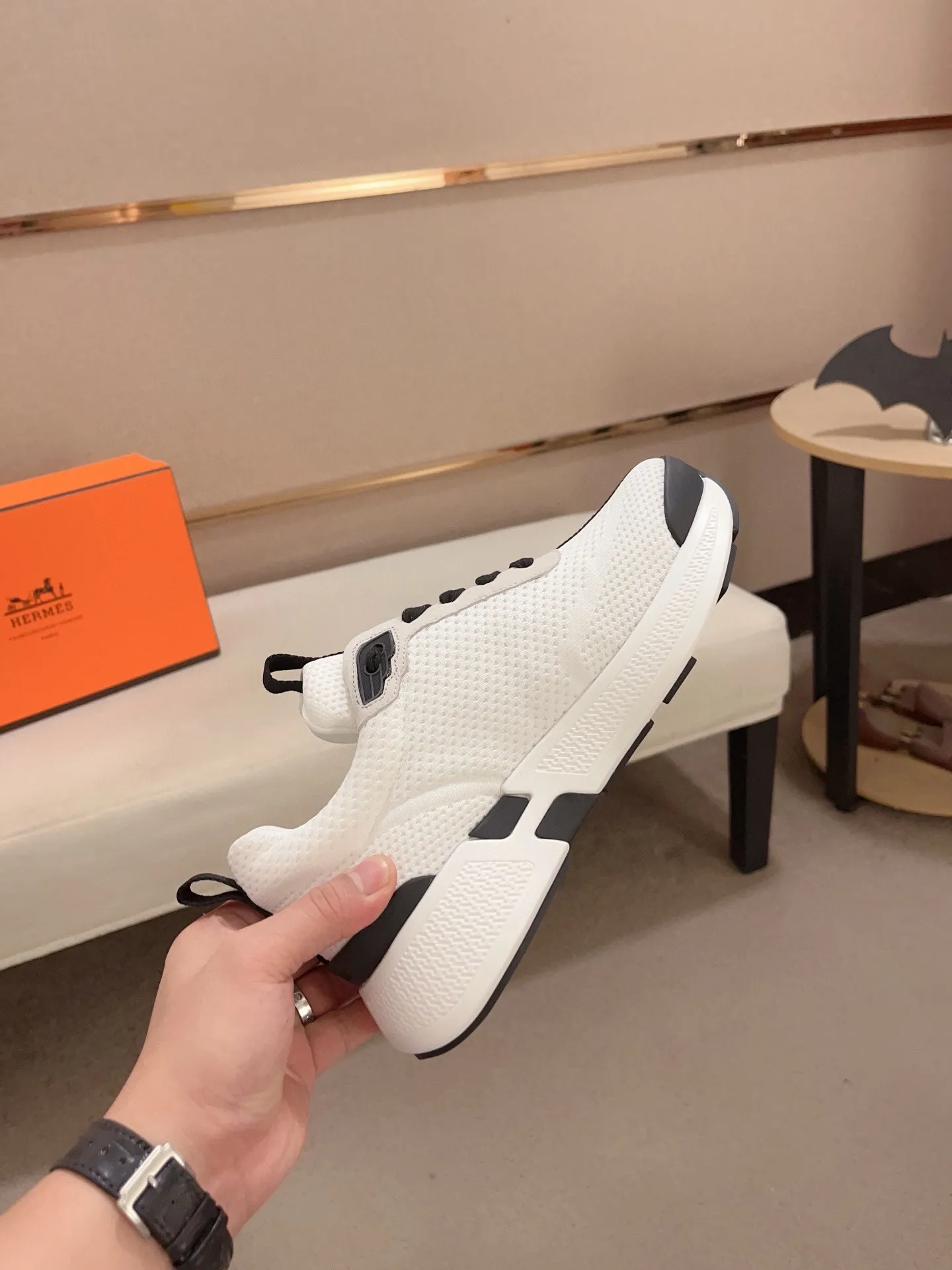 Factory price: 540💰《HERMES》【Classic Original Version】Hermès; Top 🔝 Purchasing Agency 🔍🔍Men's latest 🇺🇸 counters are on sale simultaneously, original imported from Italy ▲▲Silk cowhide with breathable fabric ▲▲ (high-end and expensive Qi·Grade) Exquisite workmanship (Italian 🇮🇹Imported water-dyed 🐂cowhide lining) Sole: Original sole provided by the original factory, ⚠️Exclusive double-layer activity·TPR·Rubber·Combined molded outsole; Super·comfortable·wear-resistant·non-slip·environmental protection The real thing is more beautiful if you take the real thing (high quality, follow the order), you can enter and exit the counter at will * Number of yards: 38·39·40·41·42·43·44# (can be customized 45.)